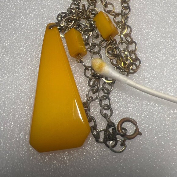 Vtg Butterscotch Bakelite Necklace Phenolic Resin Catalin Pendant Brass Tone Cha - Picture 10 of 10